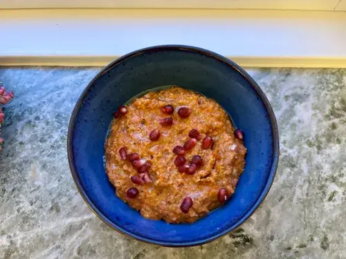 Muhammara dip med valnødder og granatæble