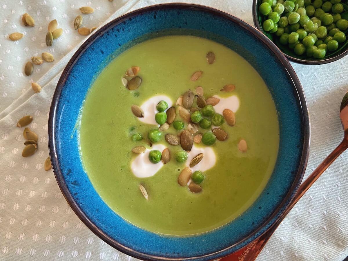 Ærtesuppe med græskarkerner