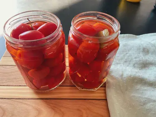 Syltede tomater i glas