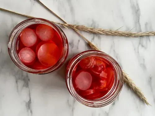 Syltede radiser i glas