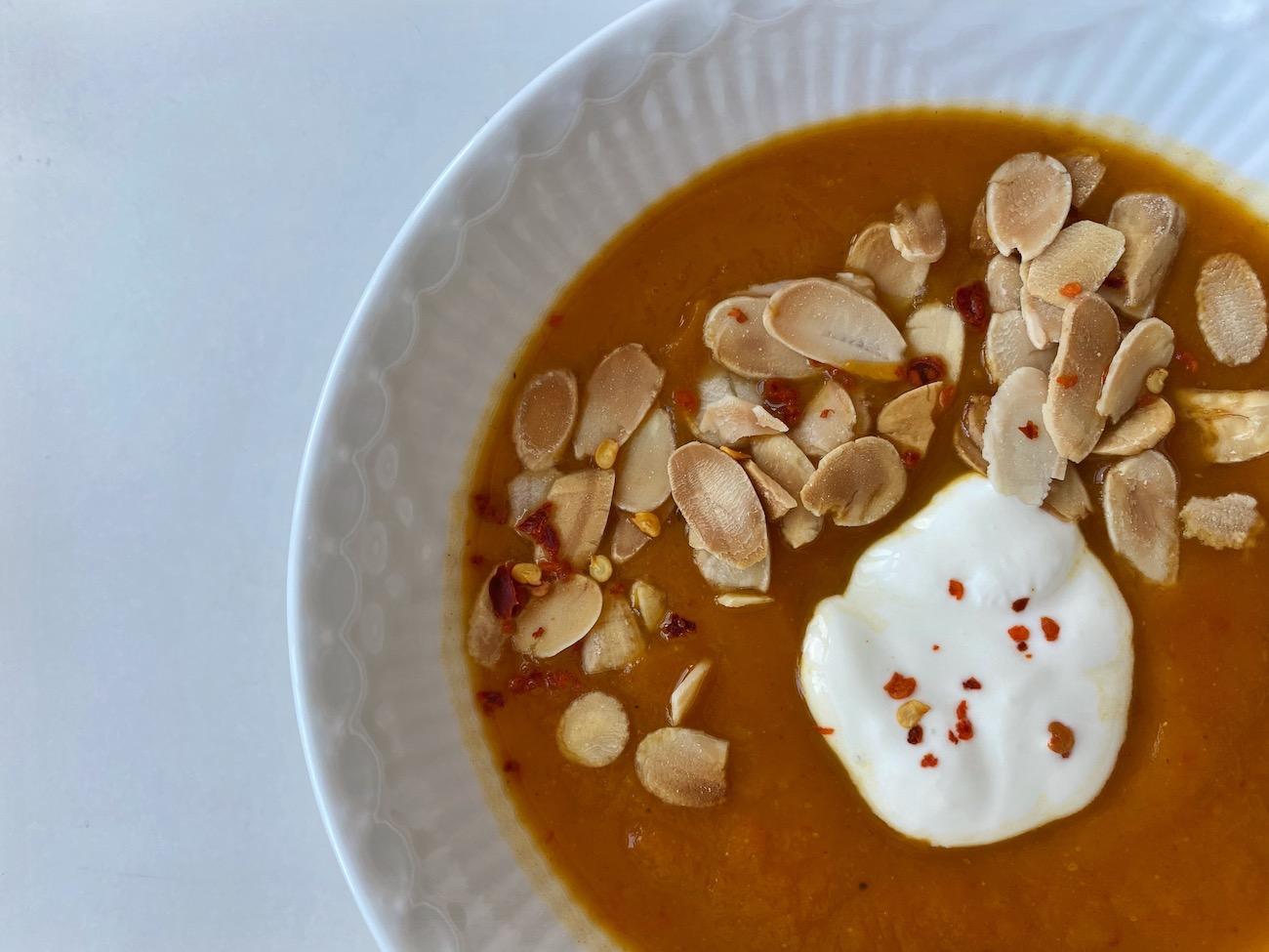 Butternut squash suppe med ovnbagt peberfrugt