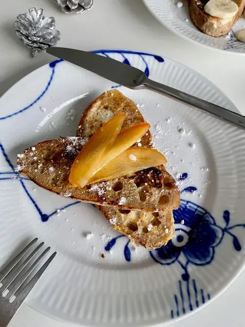 Klassiske arme riddere serveret med frugt