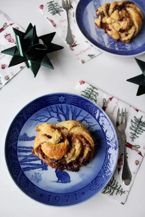 Luciasnurrer med kardemomme og mørk chokolade