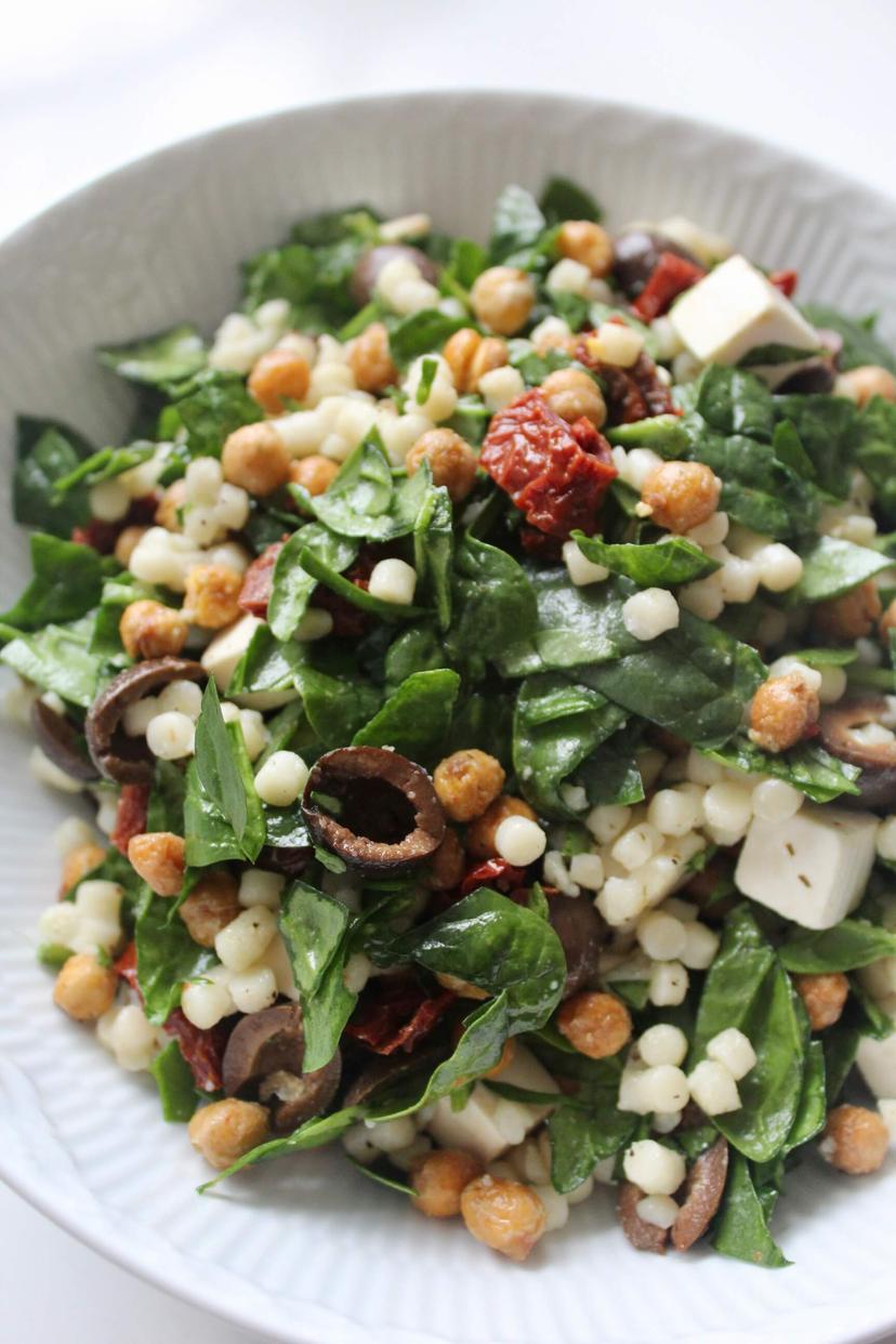 Nem salat med perlecouscous