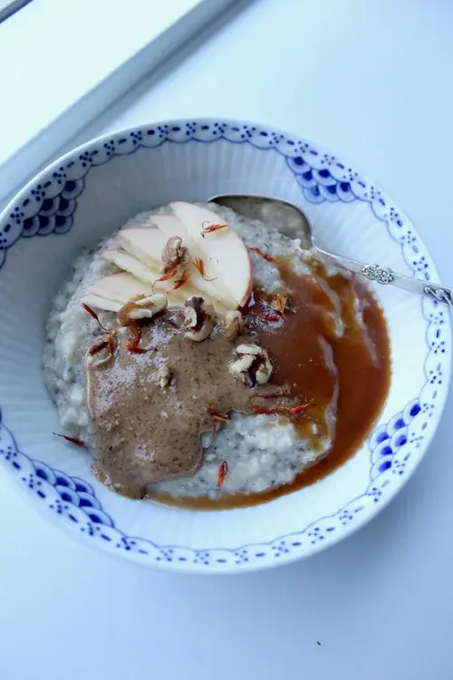 Cremet hirsegrød med topping