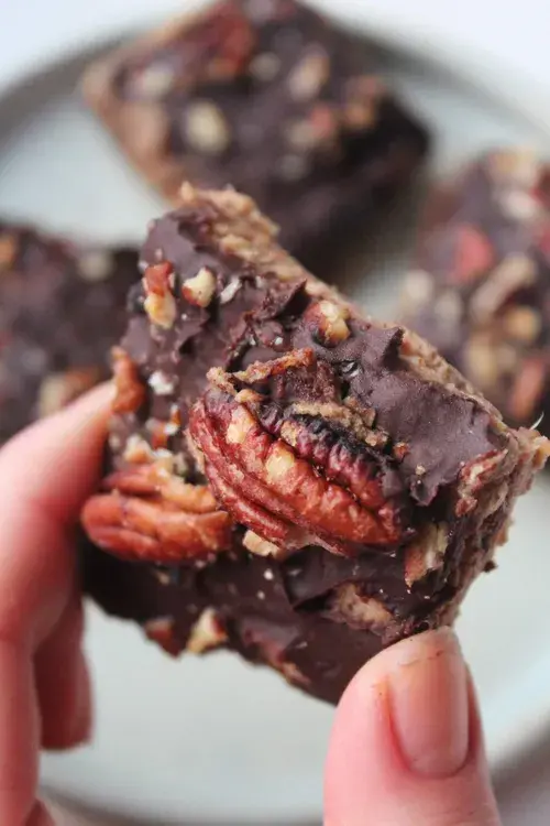 Pekanbarer med kikærter og chokolade