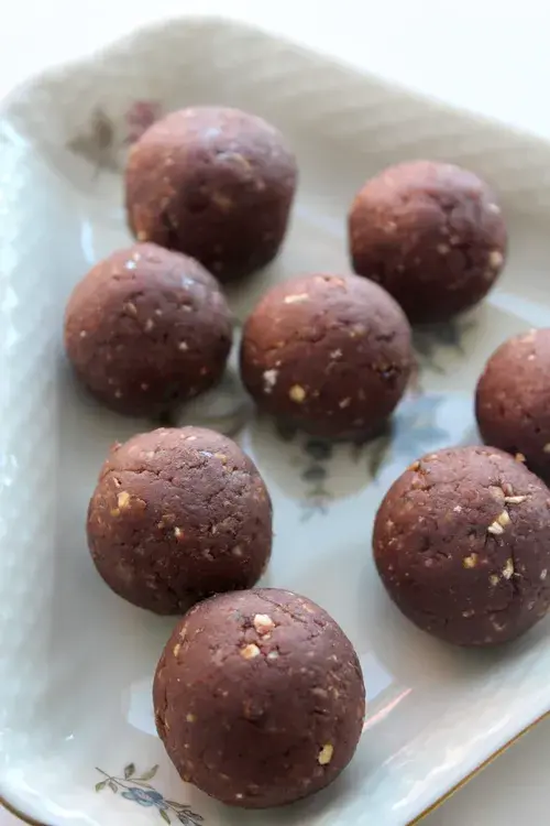 Sunde kikærtekugler med kakao