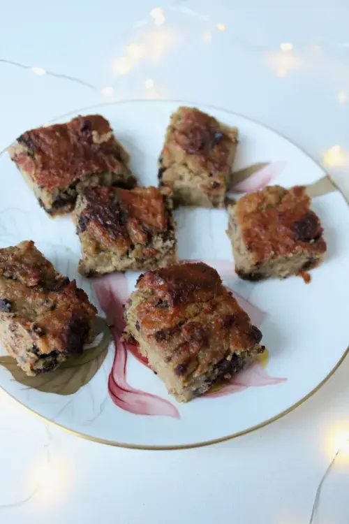 Sunde blondies med kikærter og peanutbutter