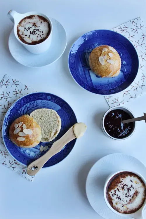 Juleboller med marcipan, appelsinskal, kardemomme og vanilje