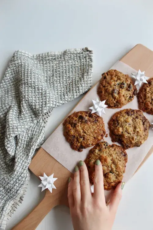 Julecookies med chokolade, hasselnødder og tranebær
