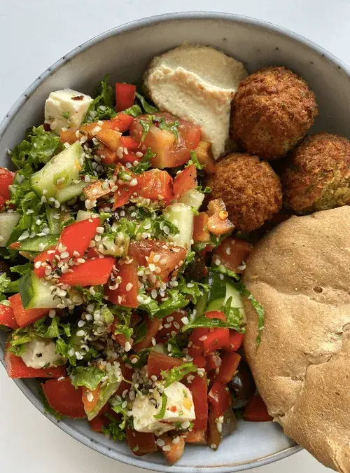 Græsk salat med feta og oliven